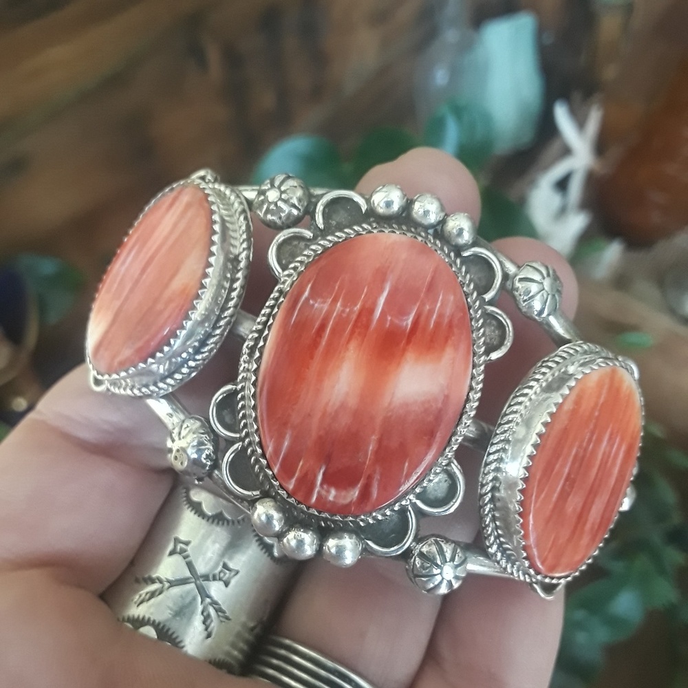 Native American SS Spiny Oyster Cuff - Picture 1 of 7